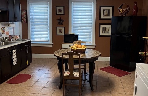 Davenport Apartment | Centrally located, completely remodeled Full Apt unit