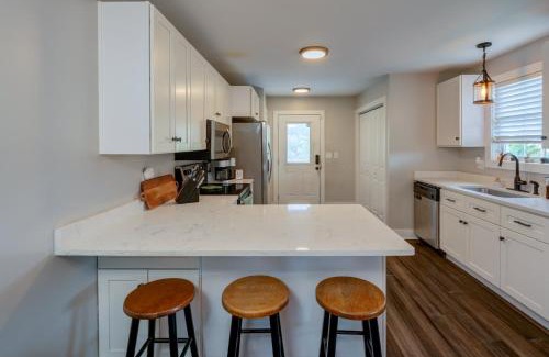North Nashville House | Centrally Located Cozy Pet Friendly Cottage