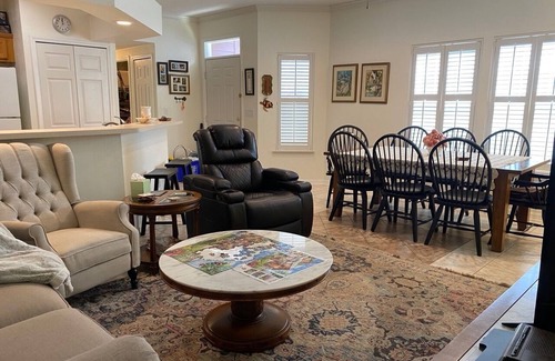 Gainesville Condo | Centrally located for all Gainesville UF activities, shopping or hospitals.