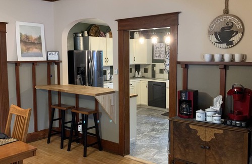Colville House | Centrally located for all your activities!