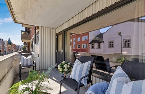 Kristiansand Apartment | Centrally located in Kvadraturen with 3 large bedrooms, balcony and parking space