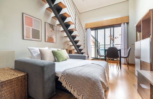 Vigo Apartment | Centrally located penthouse with sea views