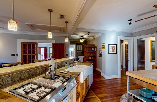 Westside House | Centrally located retreat with a separate cottage, large yard, W/D, & central AC