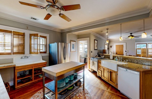 Westside House | Centrally located retreat with a separate cottage, large yard, W/D, & central AC