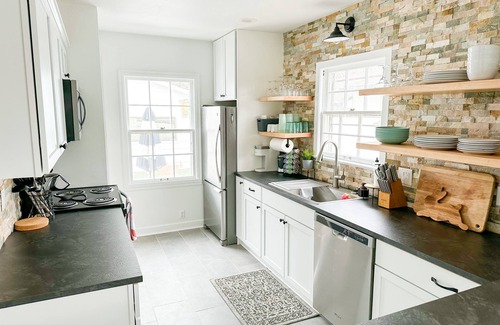 Cheyenne House | Centrally located updated home