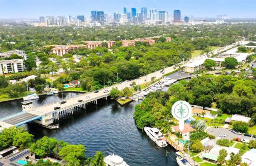South New River Isles House | Centrally located Heated Pool Riverside View Access Citrus Key H0MES