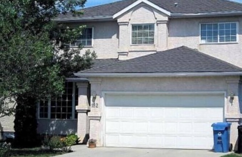 Highland Park Apartment | Centre Street 2bed Upper Suite - 4408