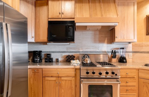 Mountain Village Apartment | Centrum 302 by Avantstay Gorgeous Condo w/Great Views & Steps Away From Ski Runs!