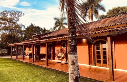 Atibaia House | Chácara com Piscina em Atibaia, muito Lazer e Acomodações até 34 pessoas.