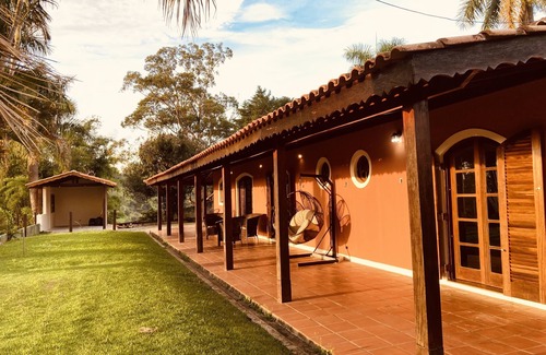 Atibaia House | Chácara com Piscina em Atibaia, muito Lazer e Acomodações até 34 pessoas.