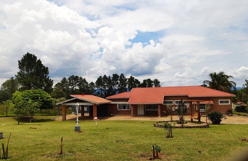 Sao Pedro House | Chácara Dois Corações, spacious residence with several