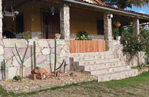Bezerros Hotel | Chácara Moreira Lima Com Piscina em Bezerros - Pernambuco/Próx. a Serra Negra