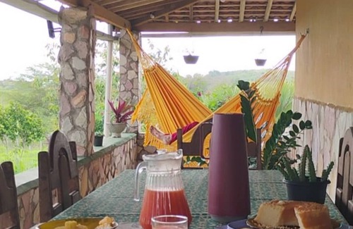 Bezerros Hotel | Chácara Moreira Lima Com Piscina em Bezerros - Pernambuco/Próx. a Serra Negra