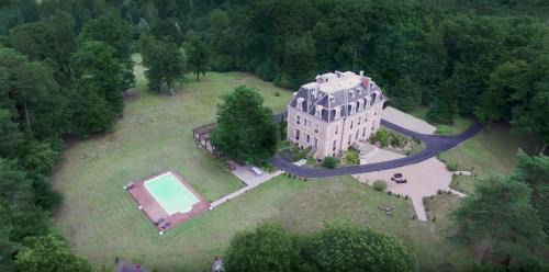 Les Essards Bed & Breakfast | Château des Essards avec piscine et jacuzzi