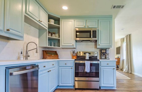 Lakeland House | Château Ouvert | Soak Up the Sun on FR