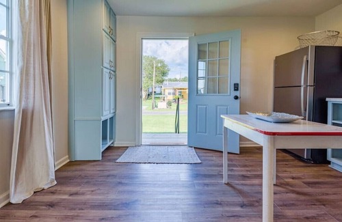 Lakeland House | Château Ouvert | Soak Up the Sun on FR