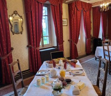 Condal Bed & Breakfast | Château St Sulpice Chambre Pampilles