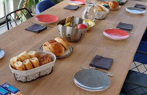 Le Poire-sur-Vie Bed & Breakfast | Chêne en campagne. Breakfast included. Llama breeding
