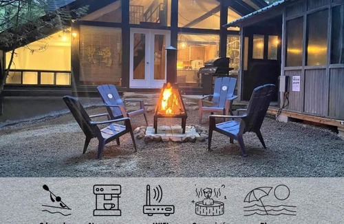 Sainte-Lucie-des-Laurentides Cabin | Chalet le chaleureux et coquet petit Caribou (1603)