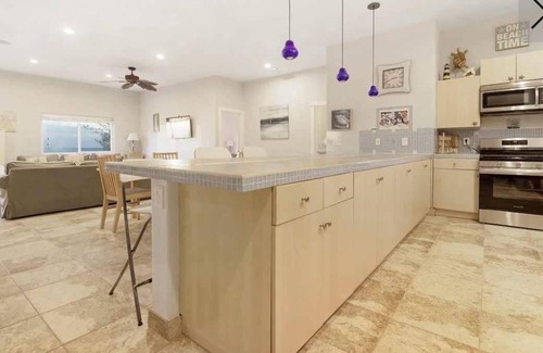 Bennett's Harbour House | Charming 4-bedroom beach house with AC, WiFi in lovely Benett's Harbour.