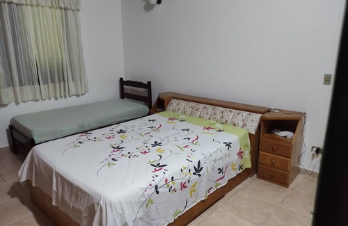 Suzano House | Chacara house with fireplace and lake on the property