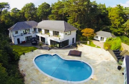 Canford Cliffs Cottage | Chadham Pines Lodge & Cottage - Pool & Sauna
