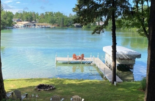 Waupaca House | Chain O' Lakes Pleasant Heaven - Sleeps 10
