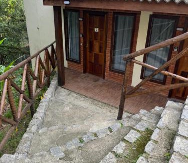 Penedo Cabin | Chalé 10 com cozinha próx ao centro