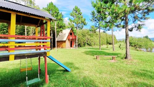 Osorio Ski Chalet | Chalé Caiu do Céu ll Wi-Fi Nômade Digital ll Táxi Fácil II Quiosque Churrasqueira ll Forno Microondas ll 6km da Estrada do Mar ll 7km Parque de Rodeio ll 8,1Km Prefeitura II 7,2Km UFRGS Litoral II 12km do Morro Borrúsia e Praias de Tramandaí