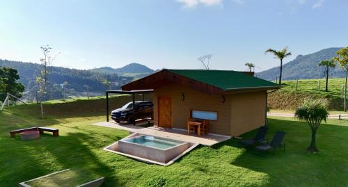 Joanopolis Ski Chalet | Chalé com borda infinita vista para represa