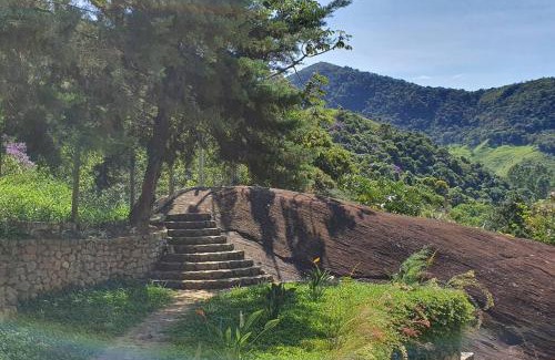 Guaratingueta Ski Chalet | Chalé com Jacuzzi e deck com vista