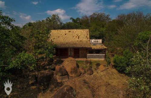 Indaiatuba Ski Chalet | Chalé europeu com vista para natureza no interior