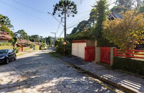 Vila Inglesa Ski Chalet | Chalé inteiro completo a 5 min a pé do Capivari - Campos do Jordão