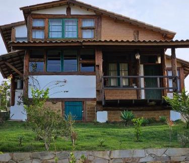 Carrancas House | Chalé Mata Virgem - 1km do centro, ao lado de várias cachoeiras, com cozinha completa e conforto para até 6 pessoas