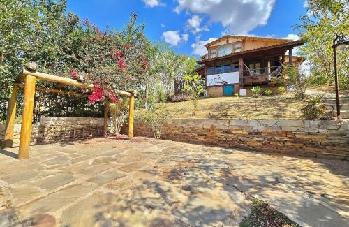 Carrancas House | Chalé Mata Virgem - 1km do centro, ao lado de várias cachoeiras, com cozinha completa e conforto para até 6 pessoas