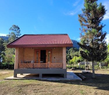 Sao Bento do Sapucai Cabin | Chalé Rústico Moderno no Cantagalo