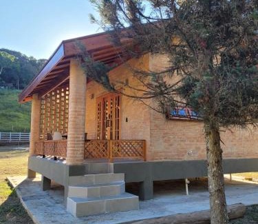 Sao Bento do Sapucai Cabin | Chalé Rústico Moderno no Cantagalo