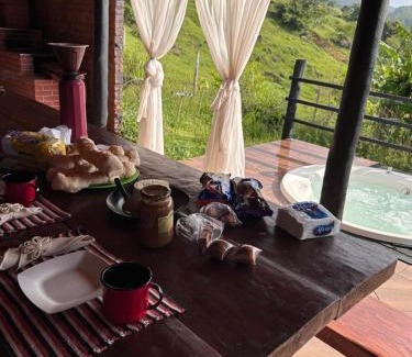 Bueno Brandao Ski Chalet | Chalé rústico de madeira perto de cachoeira