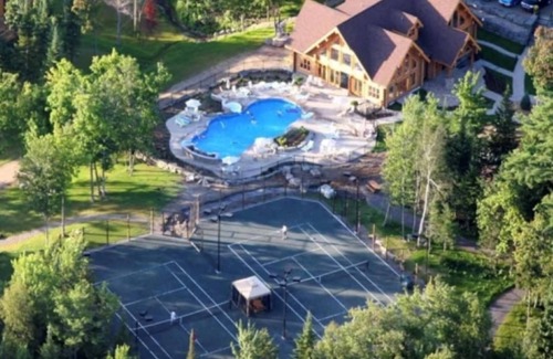 Fiddler Lake Resort Ski Chalet | Chal'Heureux, private SPA Billiards, Int. Ext. pool - High-speed Internet
