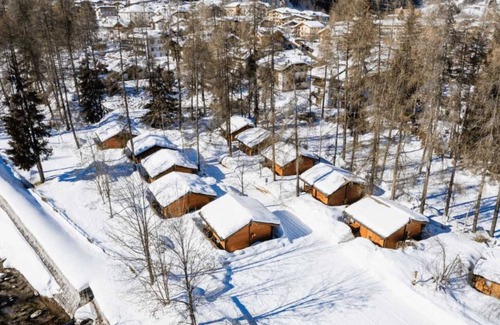 Fucine Ski Chalet | Chalet 2 étoiles - efafci