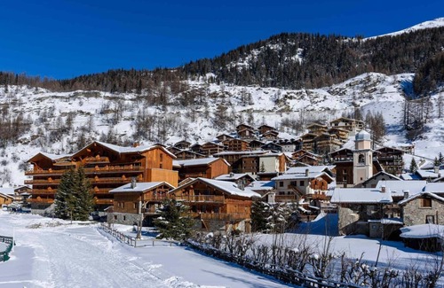 Les Brevieres Ski Chalet | Chalet, 200m from ski slopes, sauna, terrace, balcony, tv, ski locker, 250m², Tignes