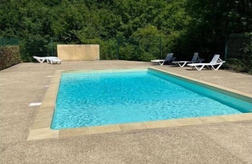 Lissac-sur-Couze Ski Chalet | Chalet 5 minutes from the lake, swimming pool, ideal for families!