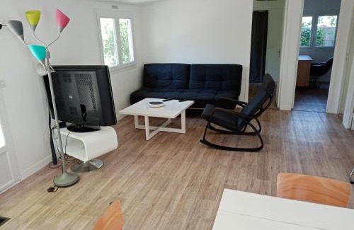 Villeneuve-les-Avignon Ski Chalet | Chalet Agréable, à proximité du centre historique, Golf Academy