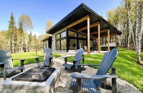Baie-St-Paul Ski Chalet | Chalet Alpaga 21: Summer Spa & Mountain Escape