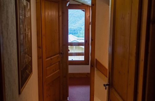 Le Tour Apartment | Chalet-apartment with internet access near slopes; ideal for skiers and walkers