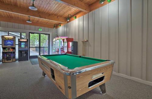 Klamath Falls House | Chalet at Running Y Resort with Wraparound Deck!