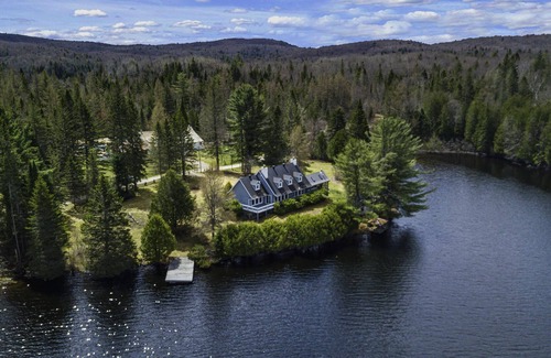 Riviere-Rouge Ski Chalet | Chalet Bleu - Waterfront Retreat