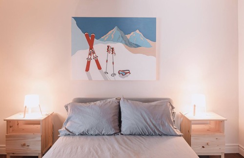 Saint-Brigitte-de-Laval Ski Chalet | Chalet bord de l'eau. Couchés de soleil et aurores boréales!