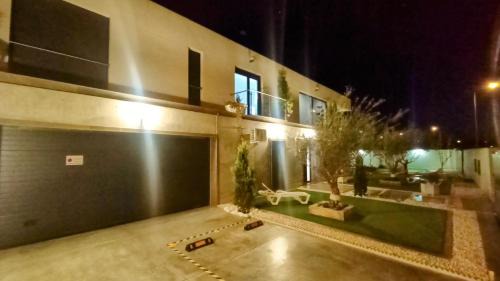 Cullar Vega Villa | Chalet con piscina y jardín, no fumadores ni fiestas