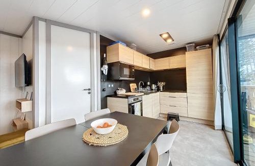 Jullouville Ski Chalet | Chalet de standing pour 4 pers., piscine couverte et chauffée, à deux pas de la plage, Wi-Fi gratuit - FR-1-361-515
